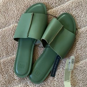 NWT GAP genuine leather sandals